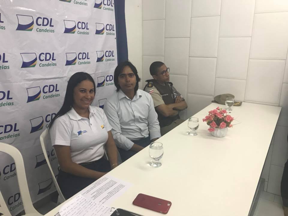 Com apoio da prefeitura CDL lança o Natal de Luz Candeias !