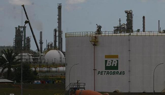 Candeias é a cidade mais contemplada em contratação na parada