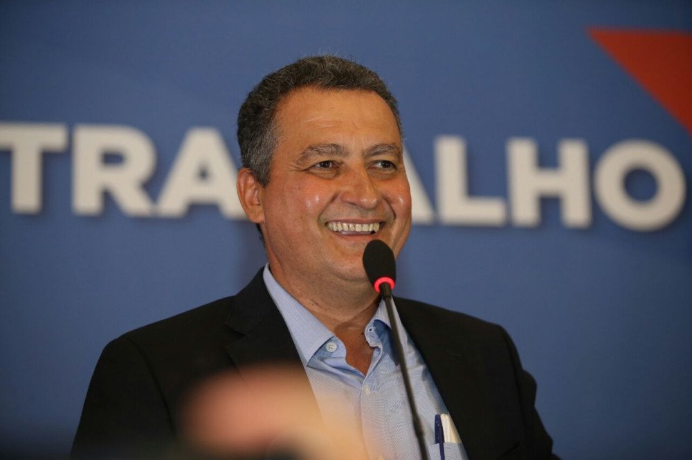 Rui celebra R$ 81 milhões em convênios com 187 municípios