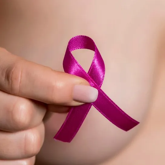 Exame de sangue desenvolvido por cientistas brasileiras detecta câncer de mama com 95% de precisão