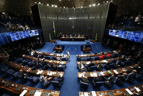 Senado retoma julgamento de Dilma com debates entre defesa e acusação