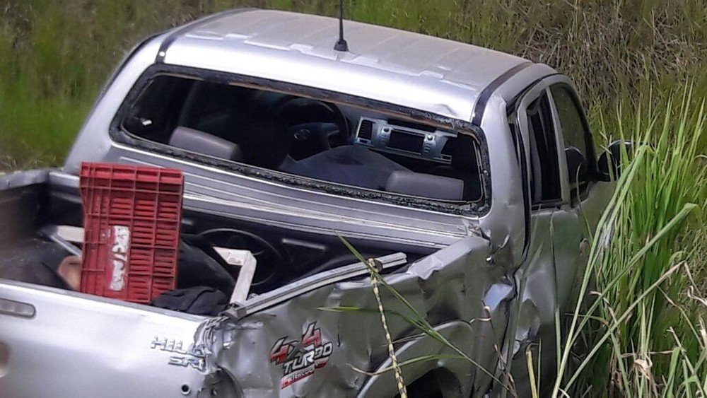 Candeias:Três pessoas morrem em acidente na BR-324, após carro bater de frente com ônibus