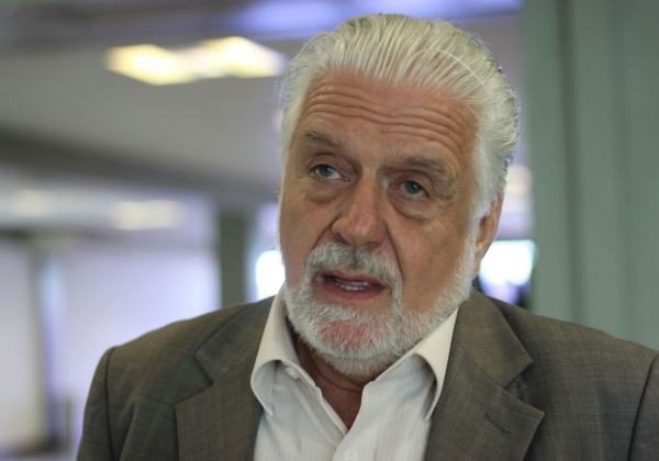 ‘É evidente que discordo’ da opinião de Cacá sobre Maia, diz Wagner