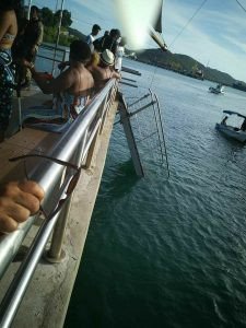 Vídeo mostra resgate de passageiros após queda de ponte flutuante em Madre de Deus