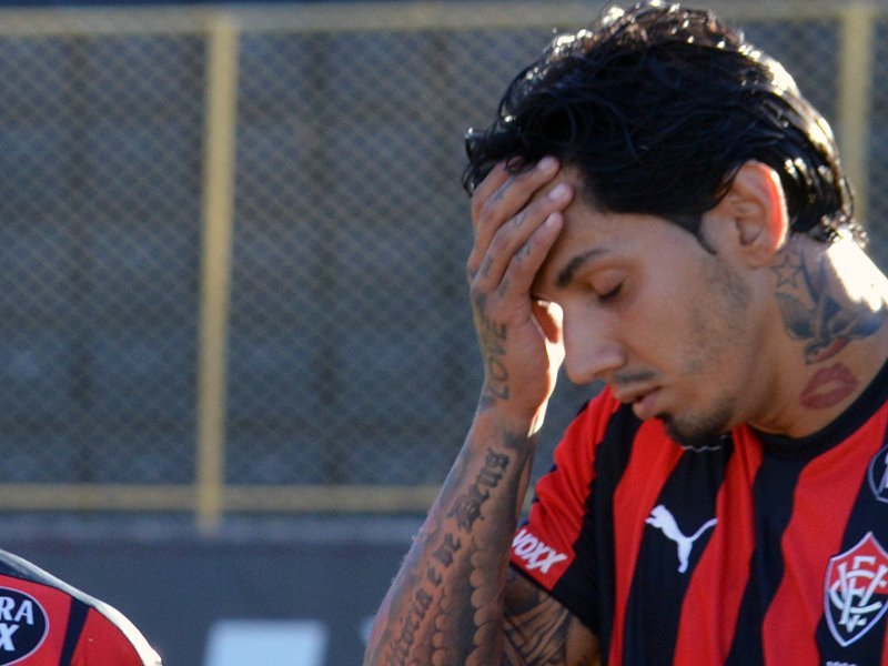 Aqui Não! Vitória atende anseio da torcida e desiste de contratar zagueiro
