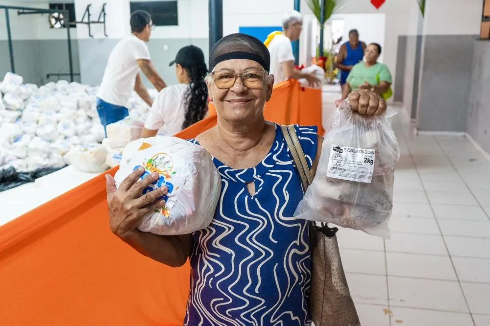 Prefeitura de Madre de Deus beneficia mais de 3,5 mil famílias com a entrega da Cesta Santa
