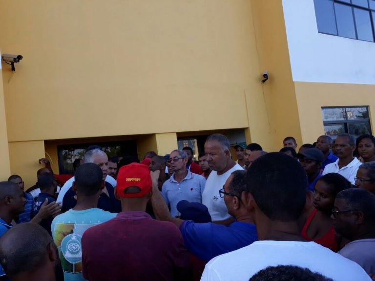 CANDEIAS: MOTORISTA DE TRANSPORTE É AGREDIDO EM BRIGA; PERMISSIONÁRIOS REALIZAM MANIFESTAÇÃO