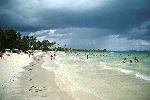 MADRE DE DEUS: PRAIA É CONSIDERADA IMPRÓPRIA PARA BANHO NESTE FIM DE SEMANA