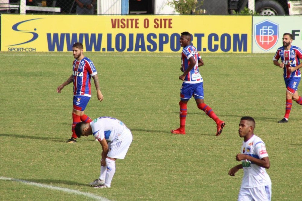 Tá osso! Com um a menos desde o 1º tempo, Bahia empata com o lanterna do Baianão, fora de casa