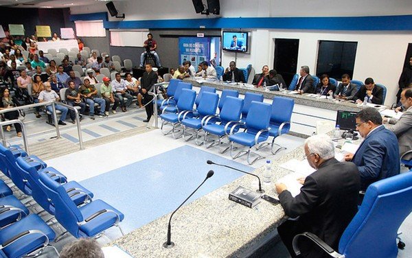 MP-BA denuncia 17 vereadores de Camaçari por associação criminosa e pede prisão de presidente da câmara