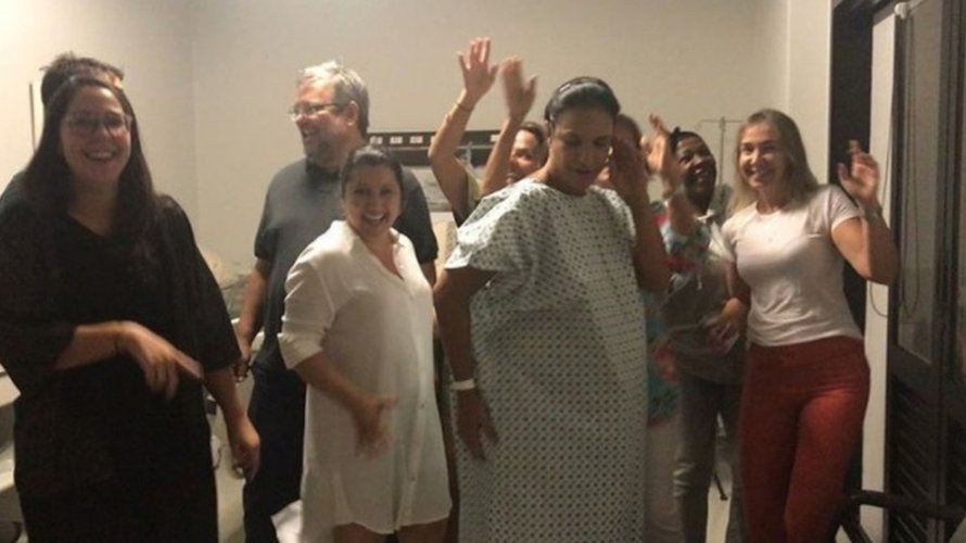 Gêmeas da cantora Ivete Sangalo nascem em Salvador