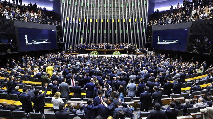 Governo desiste de votar Previdência e anuncia nova pauta com 15 projetos
