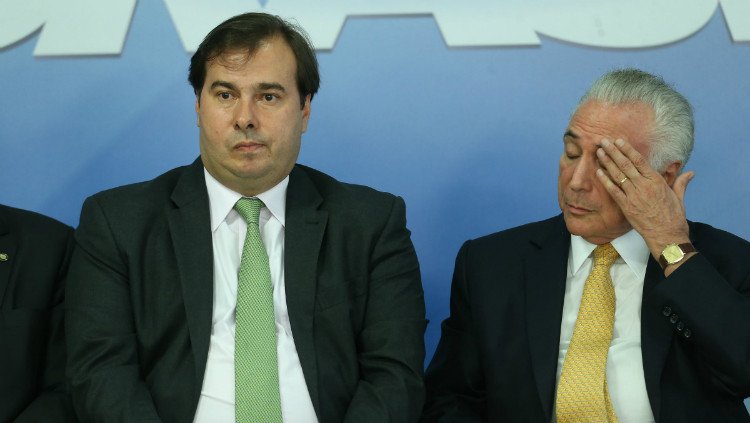 Maia nega novo imposto e sugere a Temer cortar ministérios