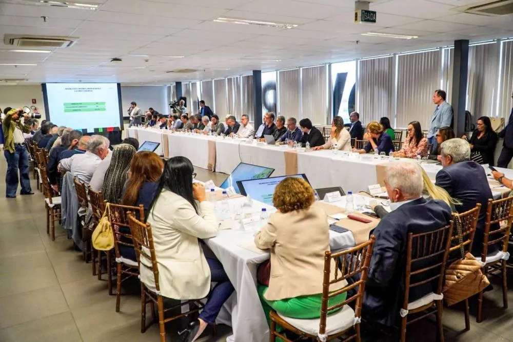 Jerônimo intensifica política em reunião com bancadas e presidentes de partidos da base