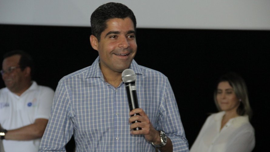 Vou avaliar pesquisa, mas esse não será o único elemento sobre a minha decisão, diz Neto sobre candidatura ao governo