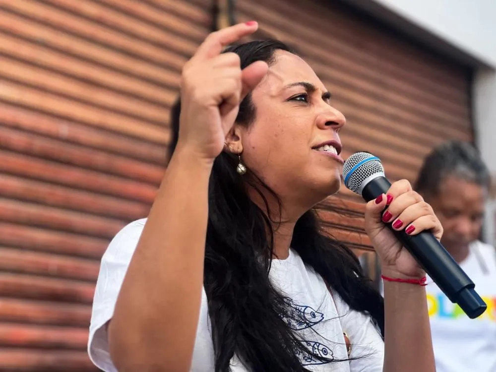”O que Flávio Bolsonaro fez por Salvador para receber o título de cidadão da cidade?”, questiona presidente do PT