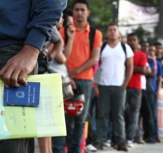 Taxa de desemprego sobe para 12,6% no trimestre encerrado em fevereiro