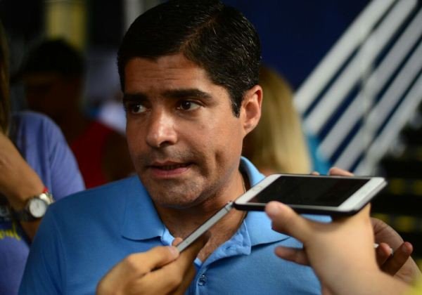 ACM Neto diz a aliados que não vai disputar o governo da Bahia, afirma site