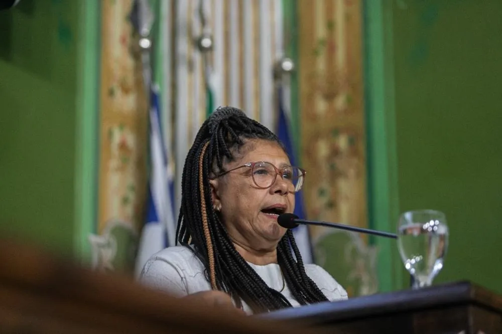 Marta diz que apoio de Flávio Bolsonaro coloca ACM Neto em “armadilha“ e fortalece Lula na Bahia