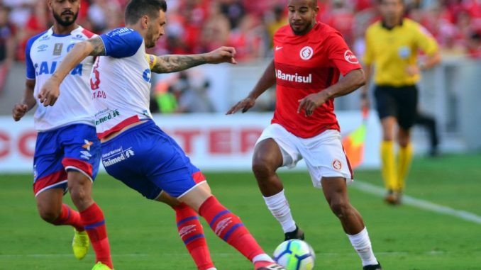 Ridículo e apático, Bahia perde para o Internacional na estreia da Série A