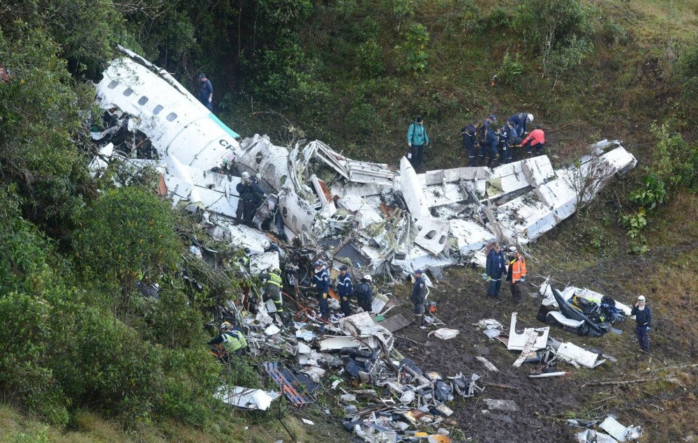 Voo da Chape teve indicação de emergência 40 minutos antes de cair, mas tripulação nada fez, diz relatório final
