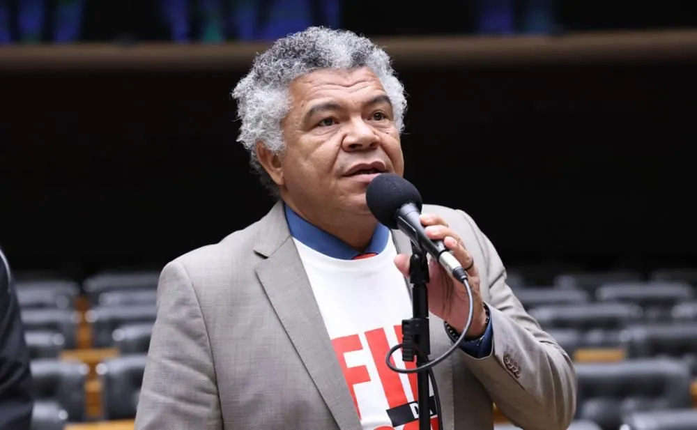 Valmir Assunção vota a favor do fim da escala 6x1
