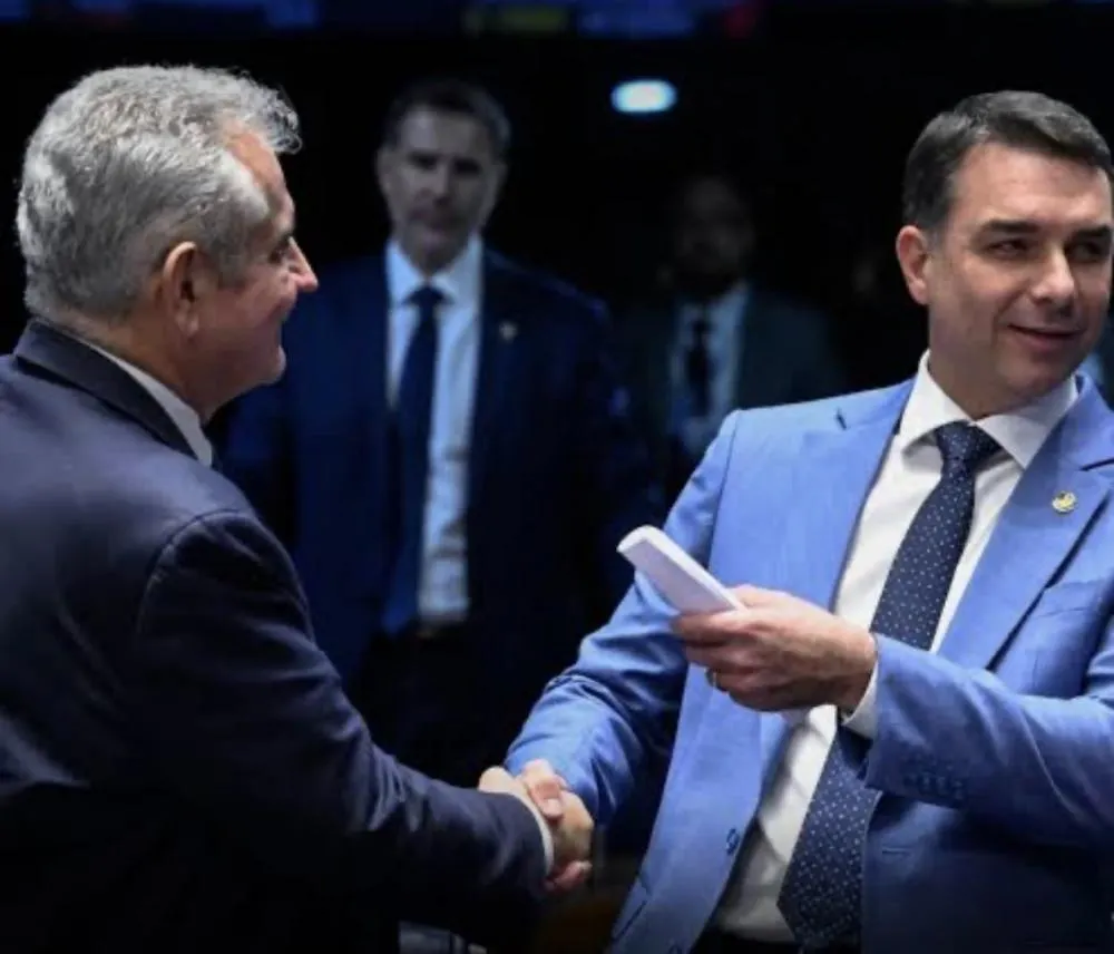  Com apoio de Flávio Bolsonaro e Ângelo Coronel, PEC tenta enterrar avanço da jornada 5x2