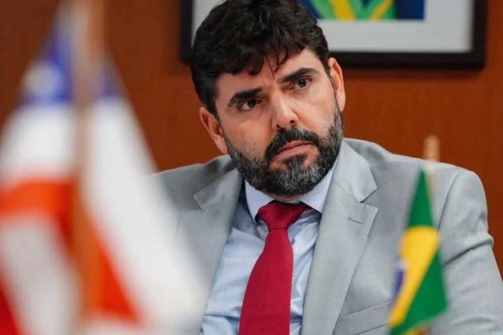 “Arrogância”: internauta define campanha de Neto e Adolpho Loyola endossa
