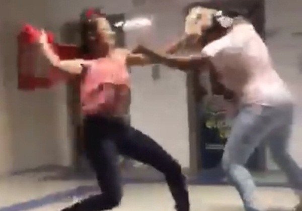 Confusão! Estudantes brigam e provocam tumulto em faculdade