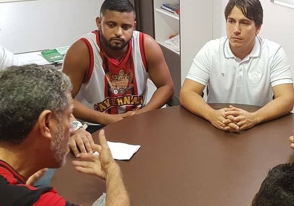 Uniformizada pede saída de Caíque, Mancini e outros 4 do Vitória