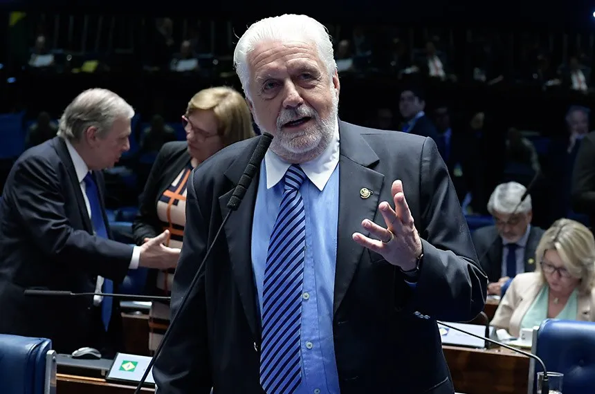 Jaques Wagner diz estar “absolutamente tranquilo” após operação de hoje e explica origem de valores apreendidos