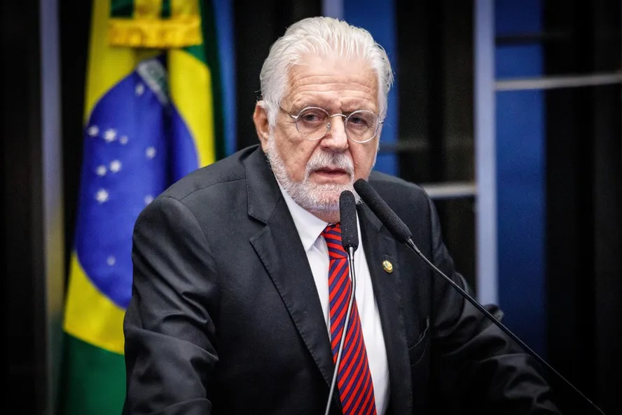 Senador Jaques Wagner cita confiança de Lula e rejeita hipótese de deixar liderança do governo