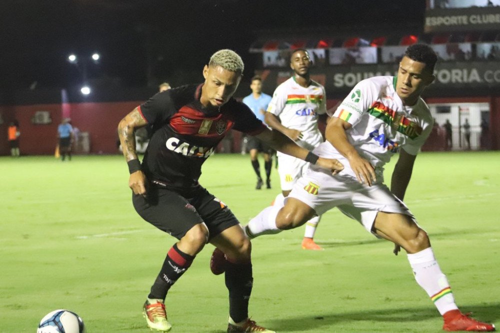 Vitória para em goleiro do Sampaio Corrêa, não sai do zero e dá adeus à Copa do Nordeste
