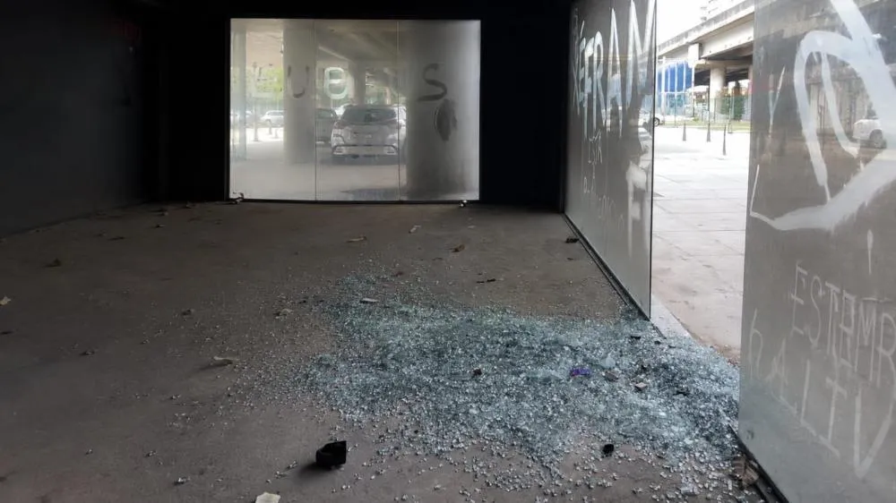 Aladilce constata abandono de estações do BRT que custaram cerca de R$1 bi