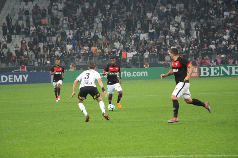 Fora de casa, Vitória fica no empate com o Corinthians