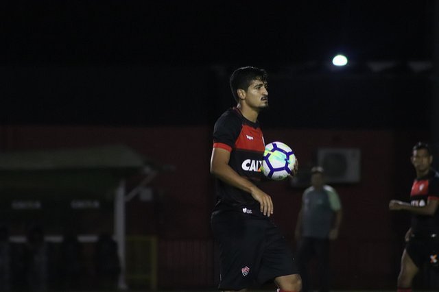 Tentando se livrar ainda mais do Z-4, Vitória enfrenta o São Paulo no Morumbi