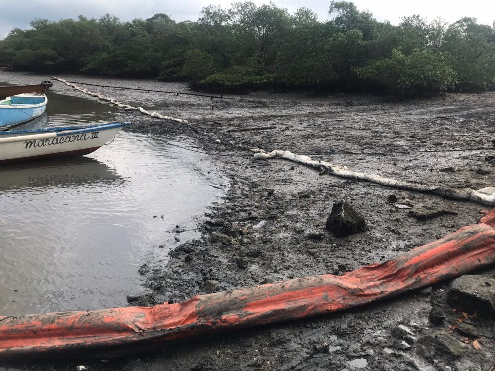 ​ Prefeitura aplica multa de 5 milhões a empresa responsável por vazamento de óleo
