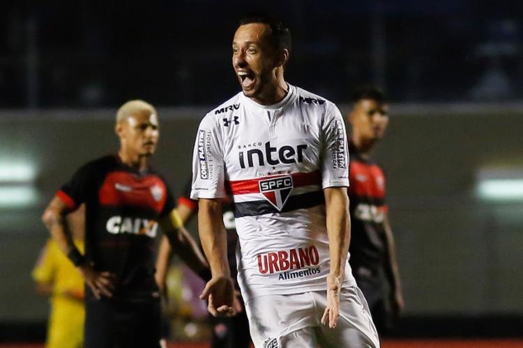 Vitória é facilmente batido pelo São Paulo!