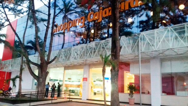Bandidos se passaram por clientes antes de anunciar assalto em shopping