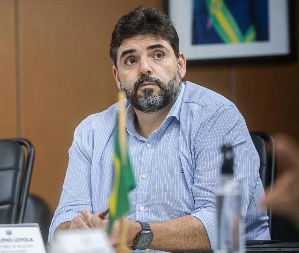 ”Adolpho Loyola lamenta ato de vandalismo cometido por deputado e cobra medidas cabíveis