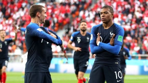 Mbappé tem dia de Pelé, coloca a França no mata-mata e elimina o Peru