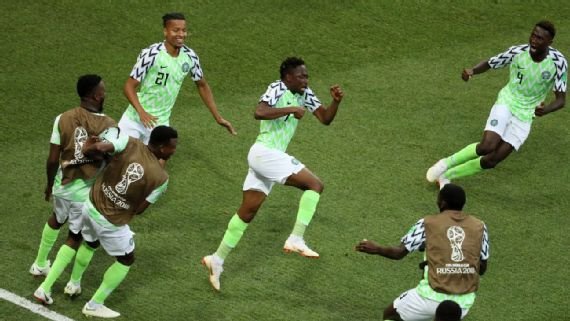Musa marca duas vezes, Nigéria bate Islândia e 'ajuda' a Argentina na Copa do Mundo
