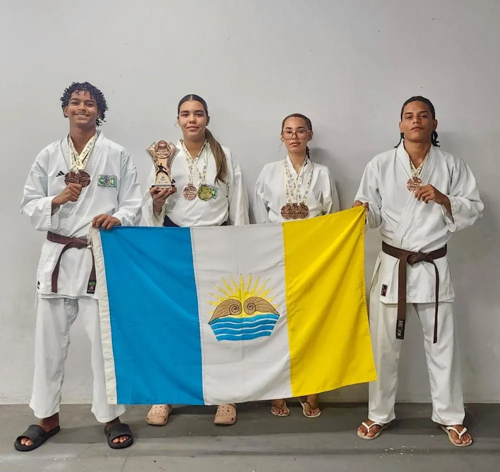Atletas de Madre de Deus conquistam seis medalhas no Campeonato Baiano de Karatê Interestilos.