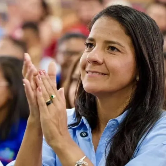 Rowenna celebra avanço da Bahia no Ideb e destaca legado dos investimentos em educação