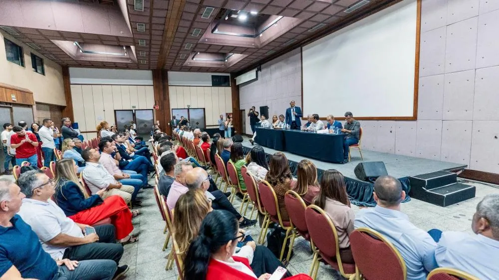 Jerônimo, Geraldinho, Wagner e Rui reúnem mais de 70 prefeitos em Salvador