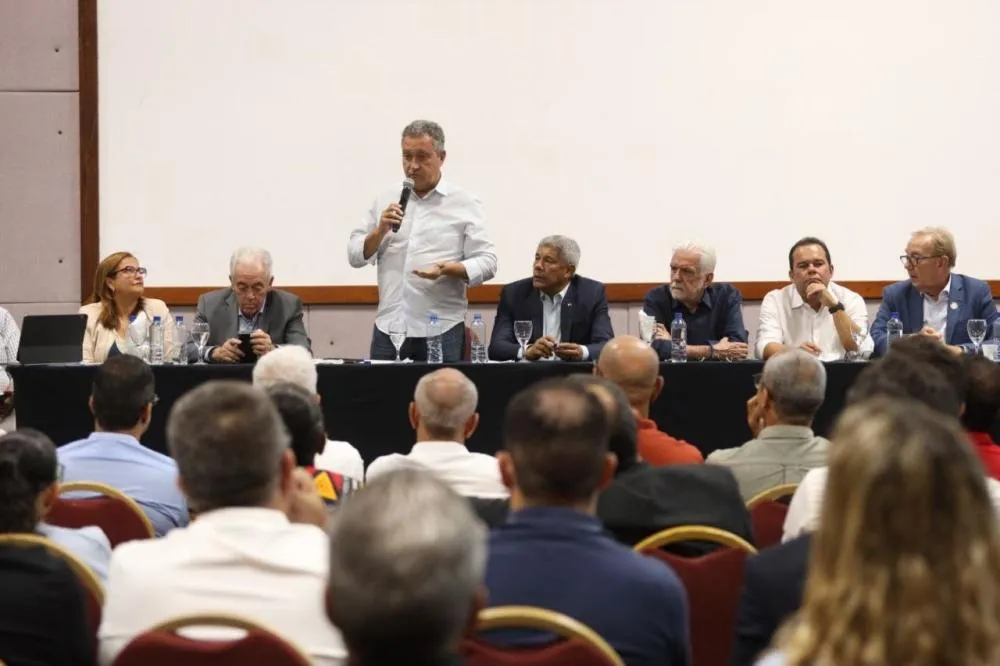 Bahia quer governador de mãos dadas com Lula, diz Rui Costa em reunião com prefeitos