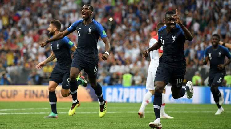 França vence final cheia de gols e polêmicas contra a Croácia e é bicampeã da Copa do Mundo
