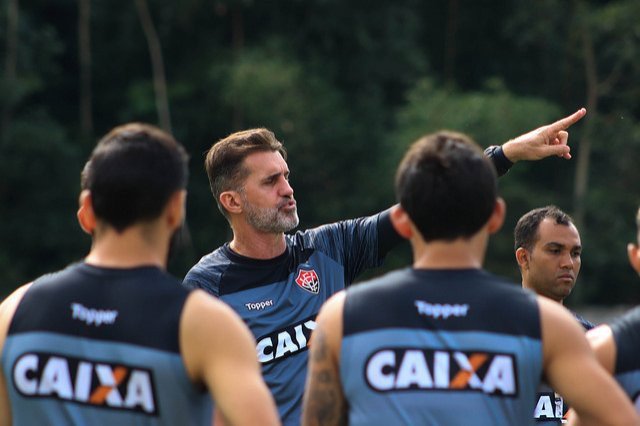 Após parada da Copa, Vitória recebe o Paraná no Barradão visando iniciar reação no Brasileiro
