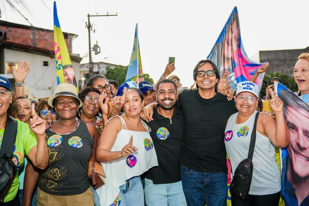“Você nos tirou da lama quando foi prefeito, claro que iremos votar em você”, relata moradora da Rua Wanderley ao candidato a deputado estadual Dr. Pitágoras