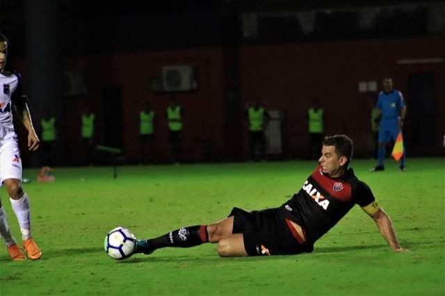 Pressionado após vexame na Fonte Nova, Vitória recebe o Sport na luta contra o rebaixamento